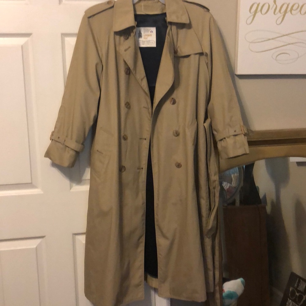 Vintage London Fog Airline collector trench 8